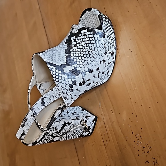 Block heel sandals - Picture 5 of 8